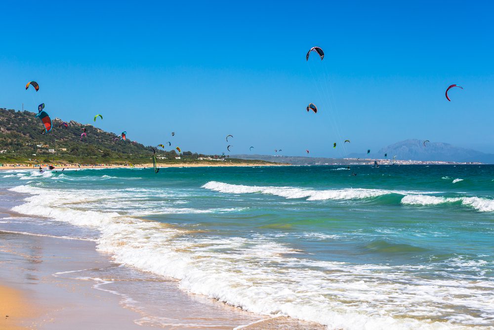 Kitesurf en Tarifa. Credit Depositphotos